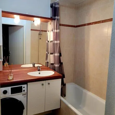 T3 Proche Bus Et Tram *